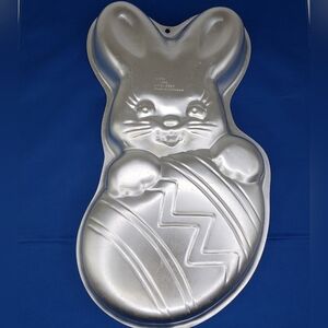 Vintage 1992 Wilton Cake Pan Bunny Rabbit Easter Egg Cake Animal Bakeware